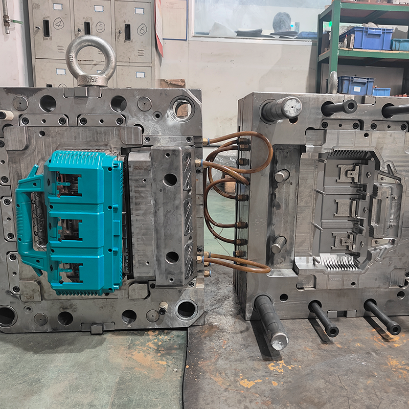 OEM Plastic Battery Box Case Tooling Mold for Electronics Application Factory (1)